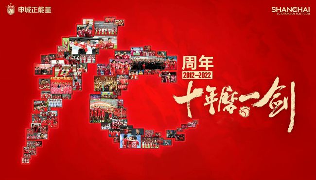 黑衣人在门口以桌椅、行李为掩护拼命抵抗。